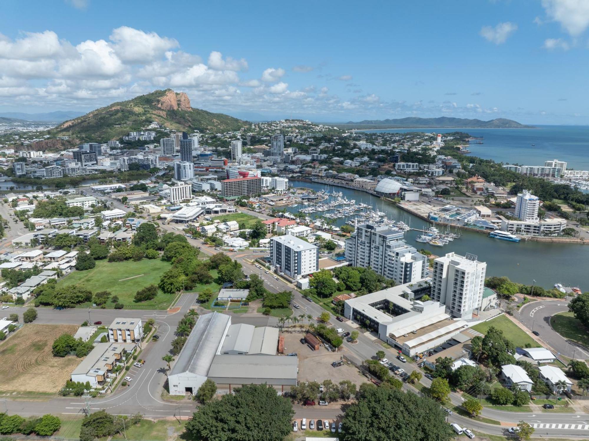 Oaks Townsville Metropole Hotel Eksteriør bilde