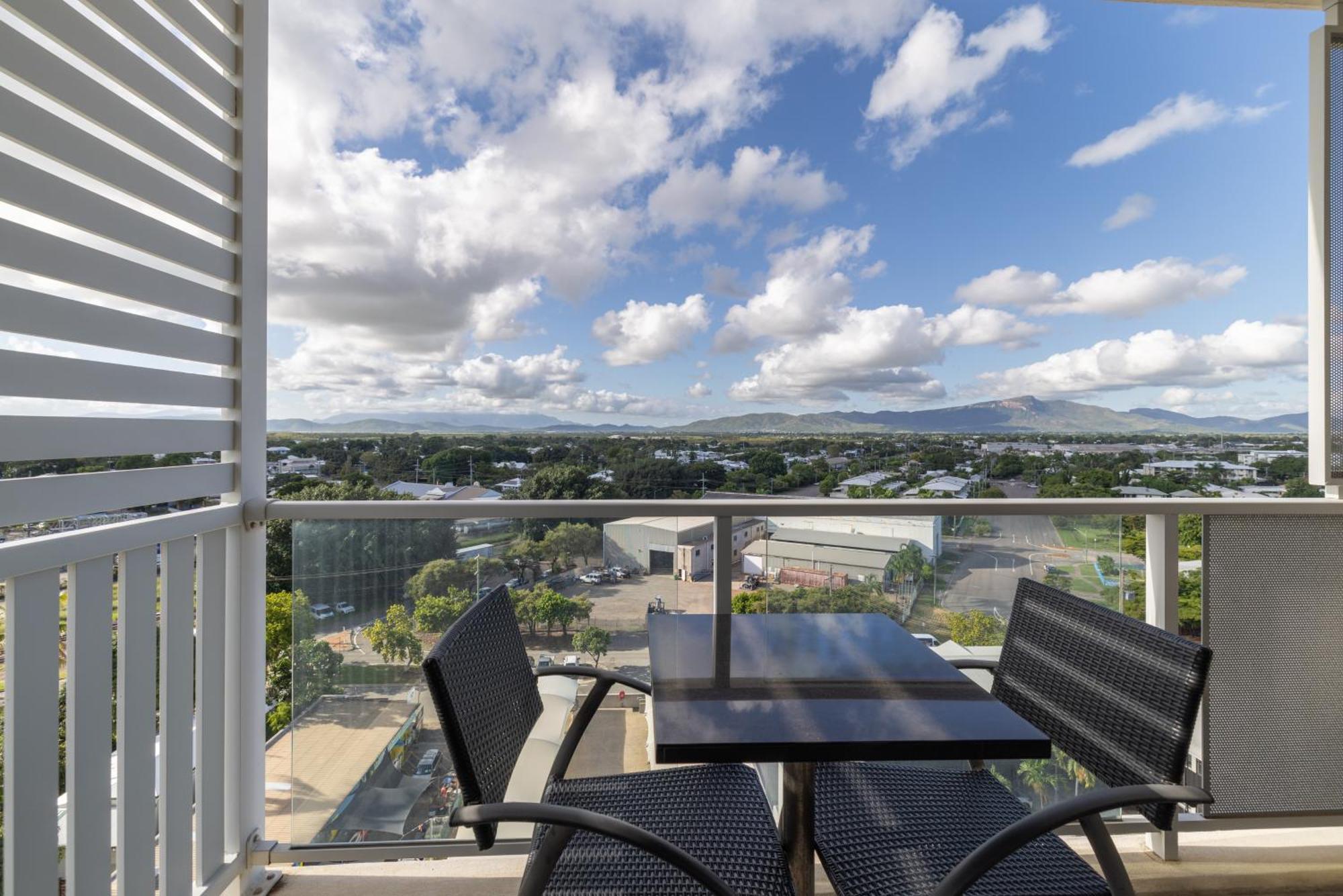 Oaks Townsville Metropole Hotel Eksteriør bilde
