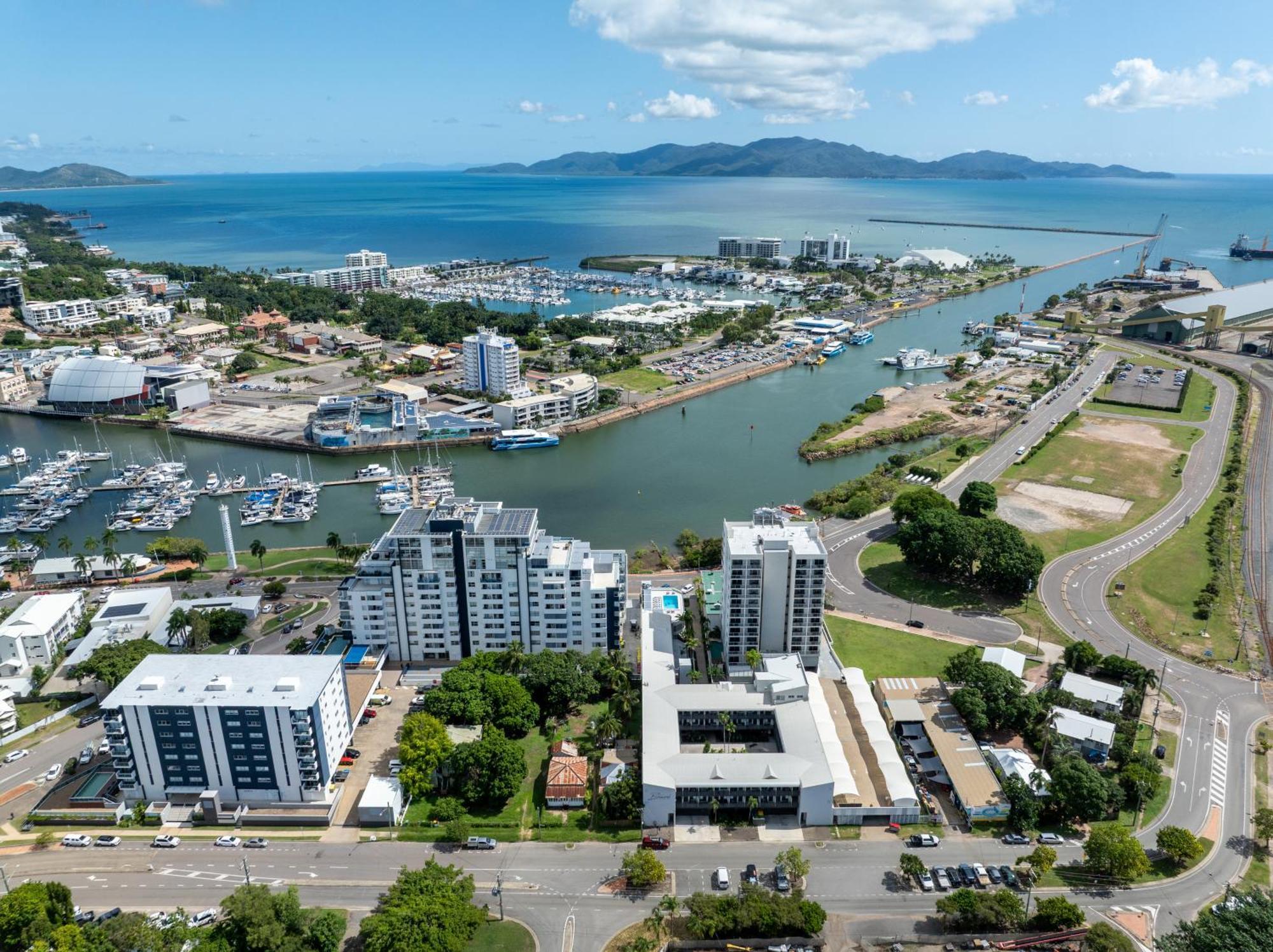 Oaks Townsville Metropole Hotel Eksteriør bilde